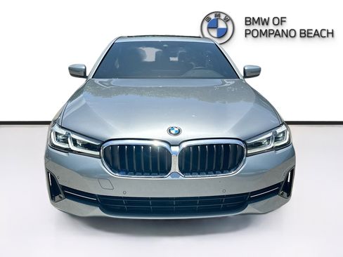Used 2023 BMW 540i w/ Convenience Package image 2