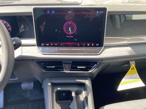 New 2025 Volkswagen Tiguan SE image 33