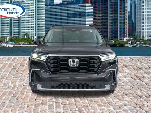 Certified 2023 Honda Pilot Touring image 2