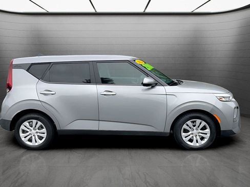 Used 2022 Kia Soul LX image 7