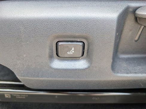 Used 2025 Toyota Tacoma SR5 AWD/4WD image 15