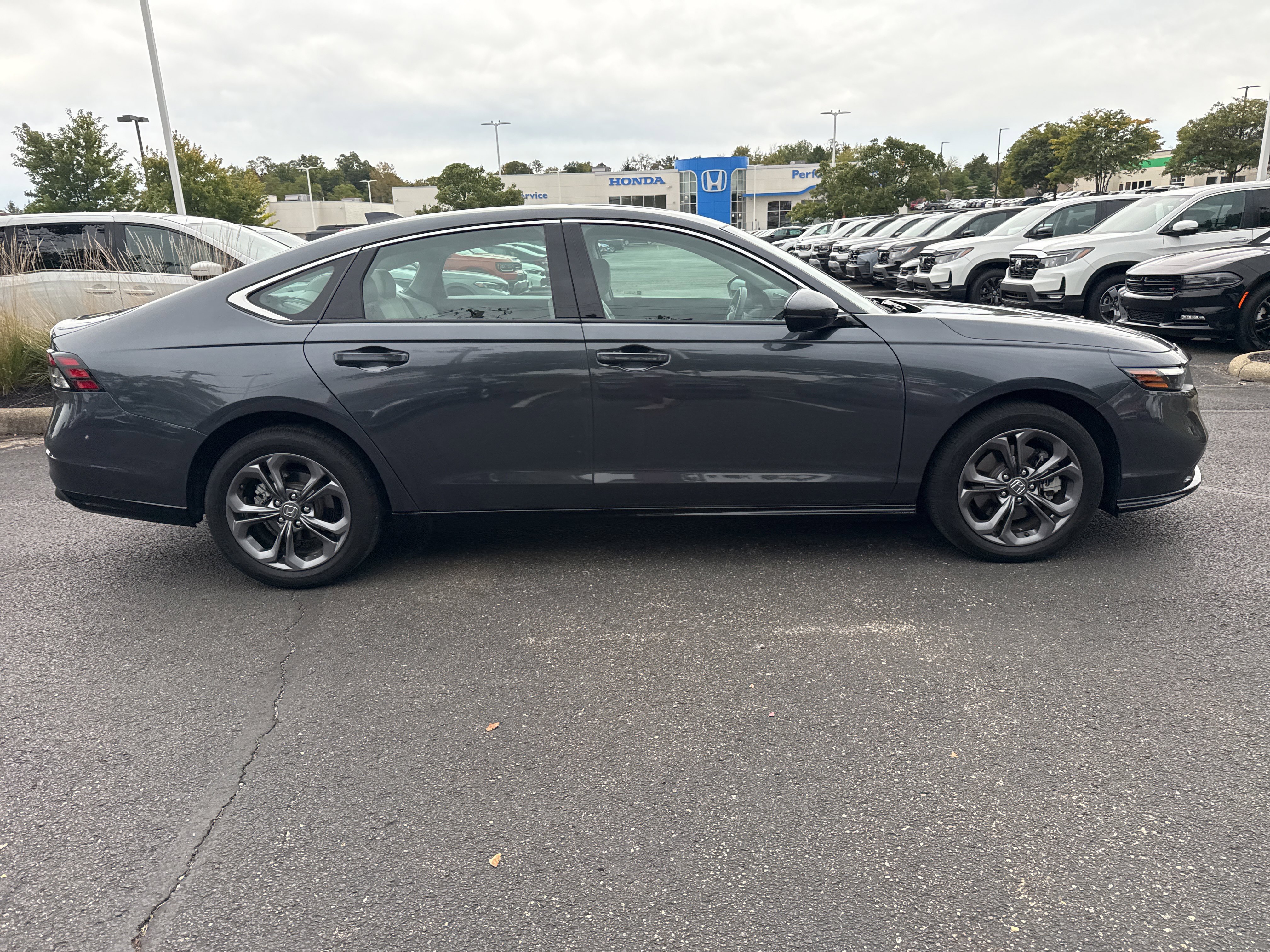 Used 2024 Honda Accord EX-L image 2