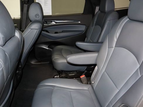 Used 2024 Buick Enclave Premium image 24