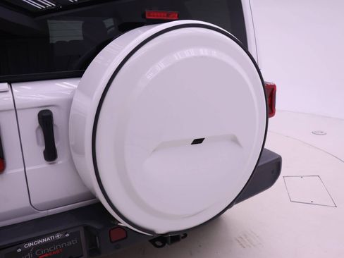 Used 2021 Jeep Wrangler Unlimited Sahara w/ LED Lighting Group AWD/4WD image 22