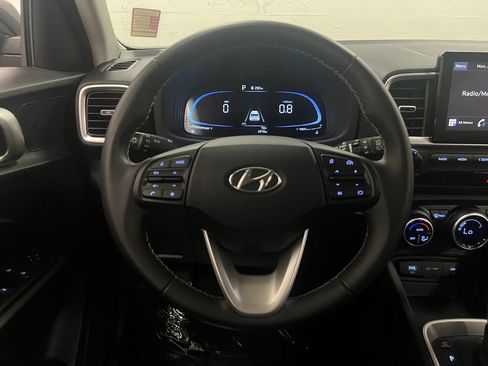 Used 2024 Hyundai Venue SEL FWD image 15