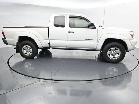 Used 2009 Toyota Tacoma PreRunner w/ SR5 Pkg #2 RWD image 9