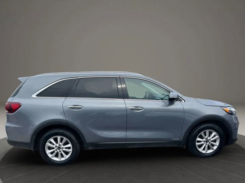 Used 2020 Kia Sorento LX w/ LX I4 Convenience Package image 4