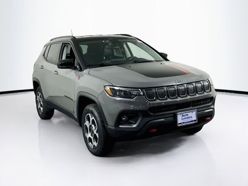 Used 2022 Jeep Compass Trailhawk w/ Trailhawk Convenience Group AWD/4WD image 3