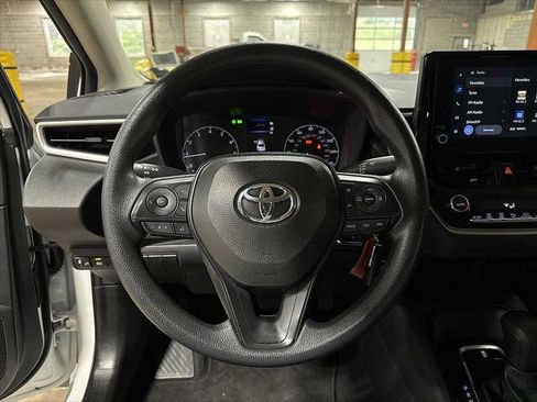 Certified 2025 Toyota Corolla LE image 18