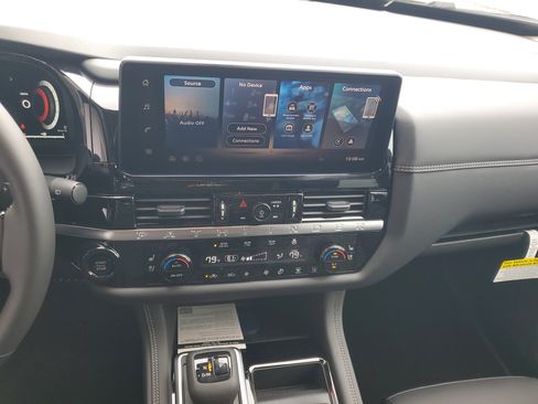 New 2026 Nissan Pathfinder Platinum image 8