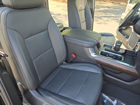 Used 2024 GMC Sierra 1500 SLT w/ SLT Premium Plus Package AWD/4WD image 10