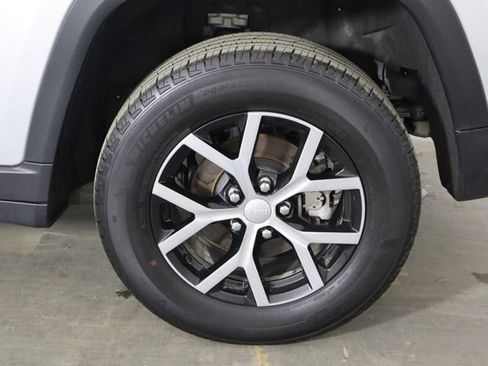 Used 2025 Jeep Grand Cherokee Limited image 50