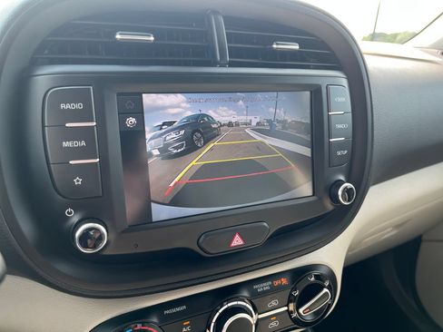 Used 2025 Kia Soul LX w/ LX Technology Package FWD image 18