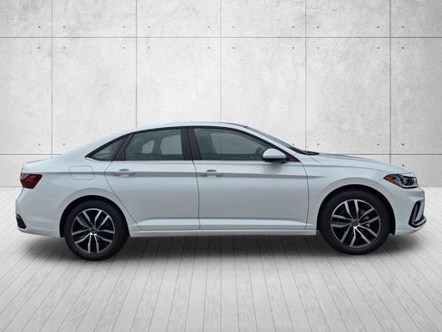 New 2026 Volkswagen Jetta SE FWD image 4