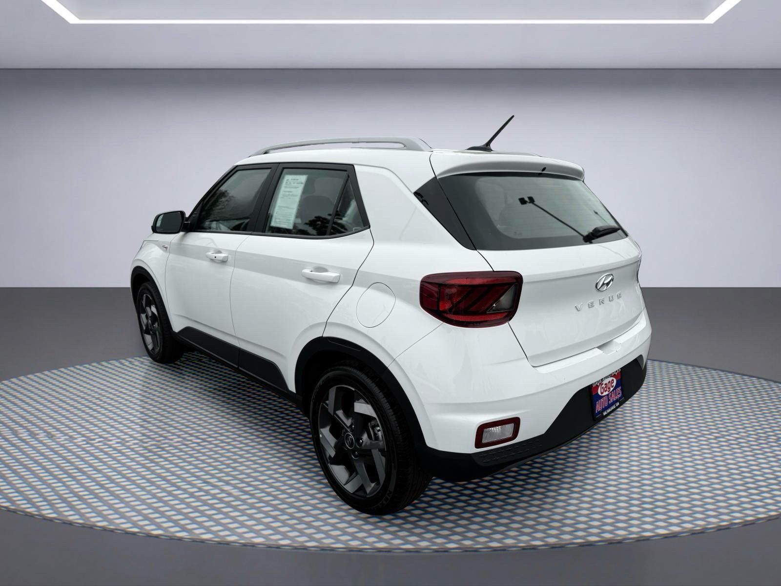 Used 2025 Hyundai Venue SEL FWD image 10