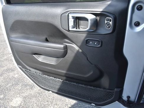 Used 2024 Jeep Wrangler Unlimited Sport AWD/4WD image 30