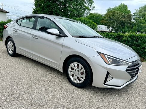 Used 2019 Hyundai Elantra SE FWD image 2