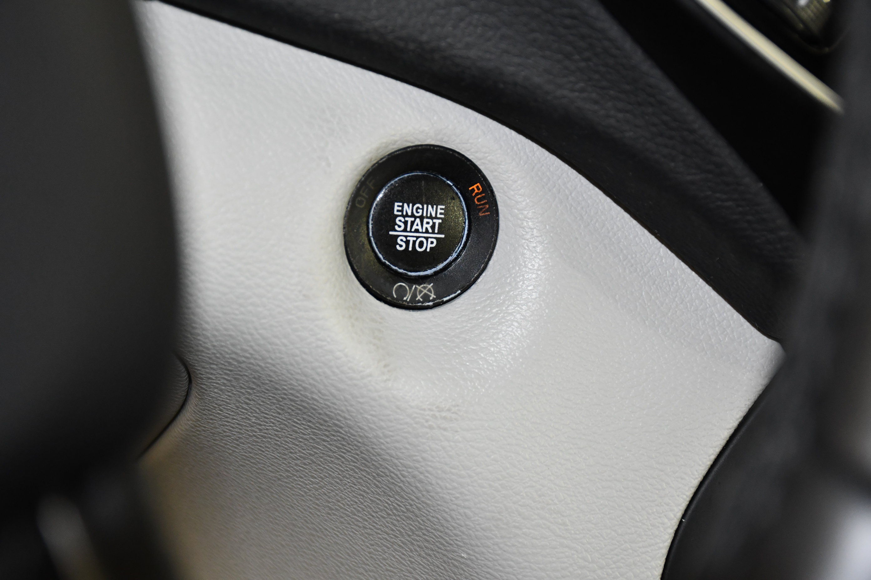 Used 2020 Jeep Cherokee Limited AWD/4WD image 24