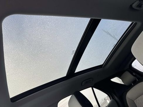 Used 2020 Chevrolet Equinox LT image 16