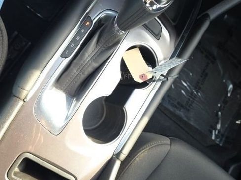 Used 2018 Chevrolet Malibu LT image 17