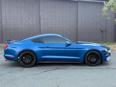 Used 2018 Ford Mustang Coupe RWD image 4