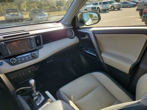 Used 2018 Toyota RAV4 Limited image 23
