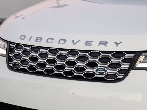 Used 2024 Land Rover Discovery S image 6