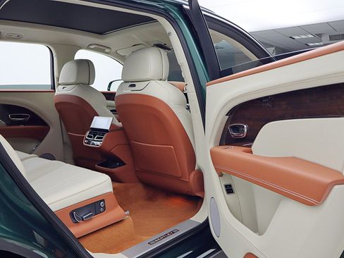 New 2025 Bentley Bentayga Extended Wheelbase image 40