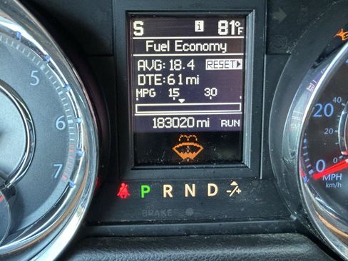 Used 2014 Chrysler Town & Country S FWD image 21