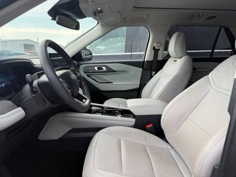 Used 2025 Ford Explorer Platinum w/ Ultimate Package AWD/4WD image 6