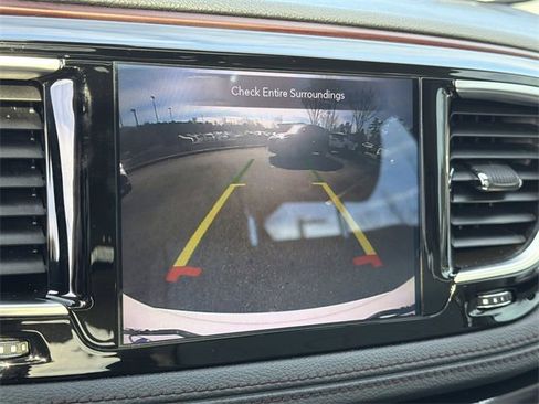Used 2020 Chrysler Pacifica Limited image 28