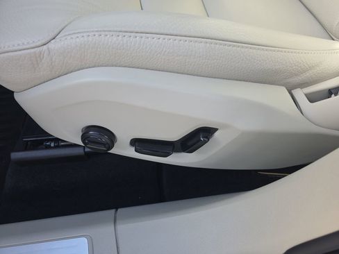 Used 2025 Volvo XC60 T8 Plus w/ Protection Package Premier image 23