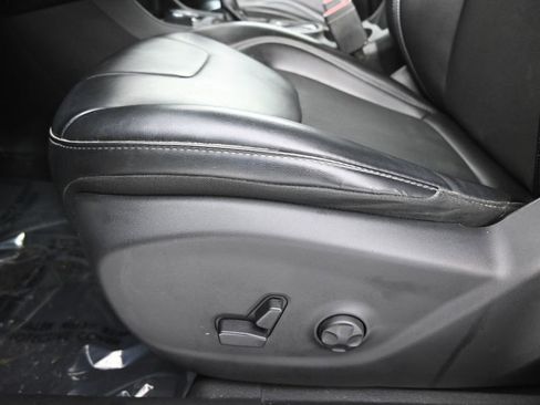 Used 2019 Jeep Cherokee Latitude Plus w/ Cold Weather Group image 21