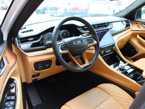 Used 2025 Jeep Grand Cherokee L Summit AWD/4WD image 18
