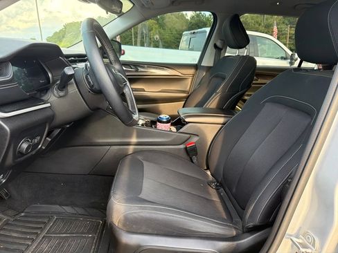 Used 2022 Jeep Grand Cherokee L Laredo w/ Luxury Tech Group I AWD/4WD image 3