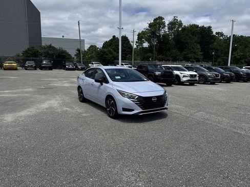 New 2025 Nissan Versa SR w/ Trunk Package image 3