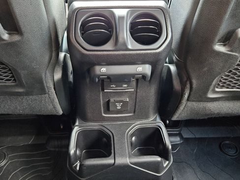 Used 2018 Jeep Wrangler Unlimited Rubicon image 28