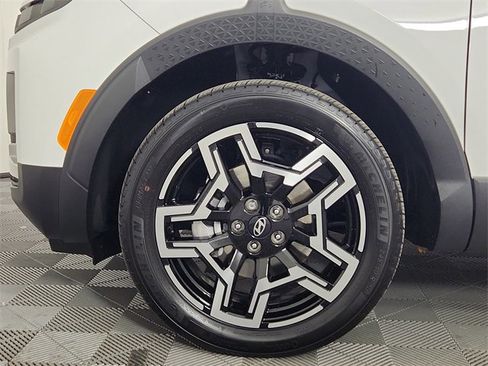Certified 2025 Hyundai Santa Cruz Limited image 15
