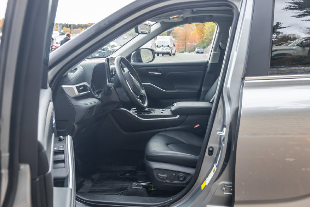 Used 2026 Toyota Highlander XLE AWD/4WD image 25