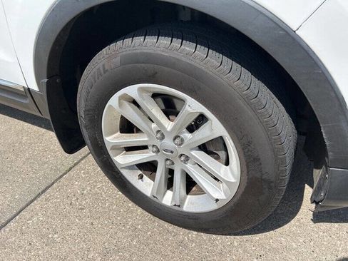 Used 2015 Ford Explorer XLT w/ Equipment Group 201A image 9