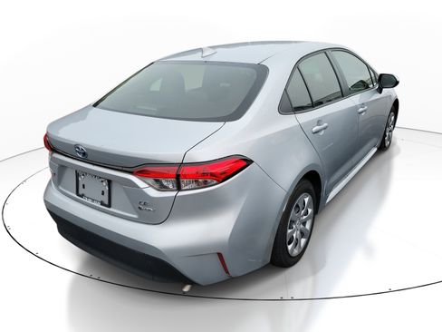 Used 2025 Toyota Corolla LE image 6