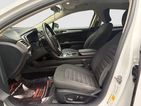 Used 2017 Ford Fusion SE w/ Fusion SE Technology Package FWD image 11
