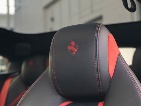 Used 2018 Ferrari GTC4Lusso T image 11