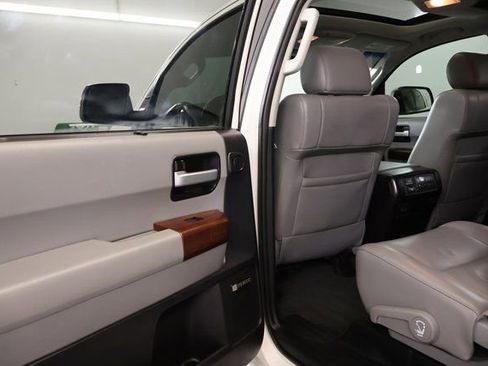 Used 2016 Toyota Sequoia Platinum image 28