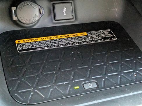 Used 2021 Toyota RAV4 XLE Premium image 26