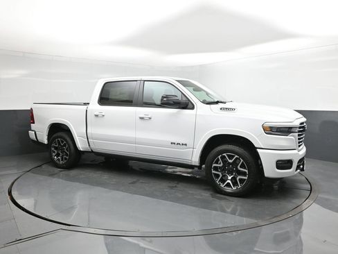New 2026 RAM 1500 Laramie AWD/4WD image 17