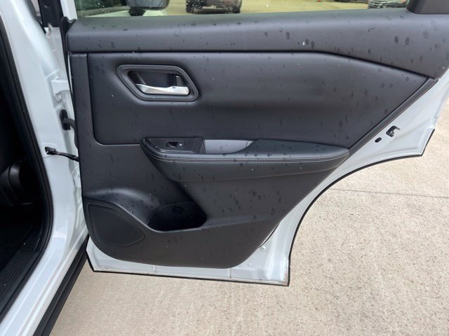 Used 2025 Nissan Rogue SV FWD image 16