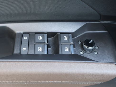 Used 2024 Audi Q4 e-tron Premium Plus image 14