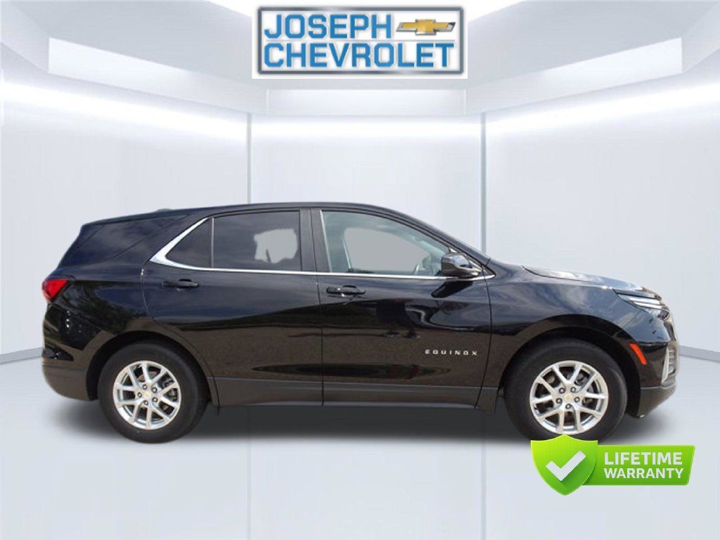 Used 2023 Chevrolet Equinox LT FWD image 2