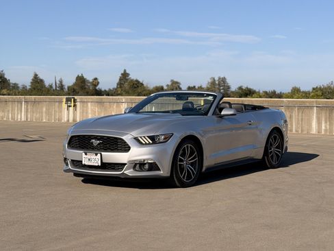 Used 2017 Ford Mustang Premium RWD image 9